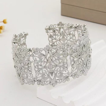 Romantic Floral Bracelet with Heavy Craftsmanship, Unique Niche Design, Minimalist Style, Korean Light Luxury Arm Band