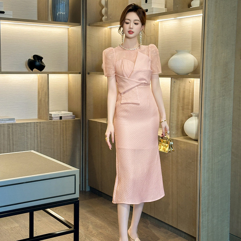 Đầm suông midi tay ngắn cổ tròn họa tiết nơ hồng fuchsia — [Hồng nhạt]