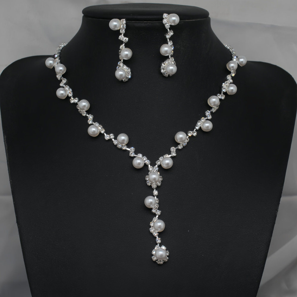 Sweet Temperament Necklace and Earrings Set, Light Luxury and High-End Clavicle Chain, Simple and Fresh Wedding Necklace for Women Wholesale