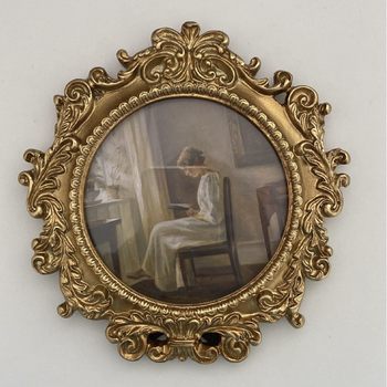 Retro European Style High-End Relief Resin Photo Frame Wall Hanging Wedding Photo Special-Shaped Photo Frame That Can Be Hung on the Wall