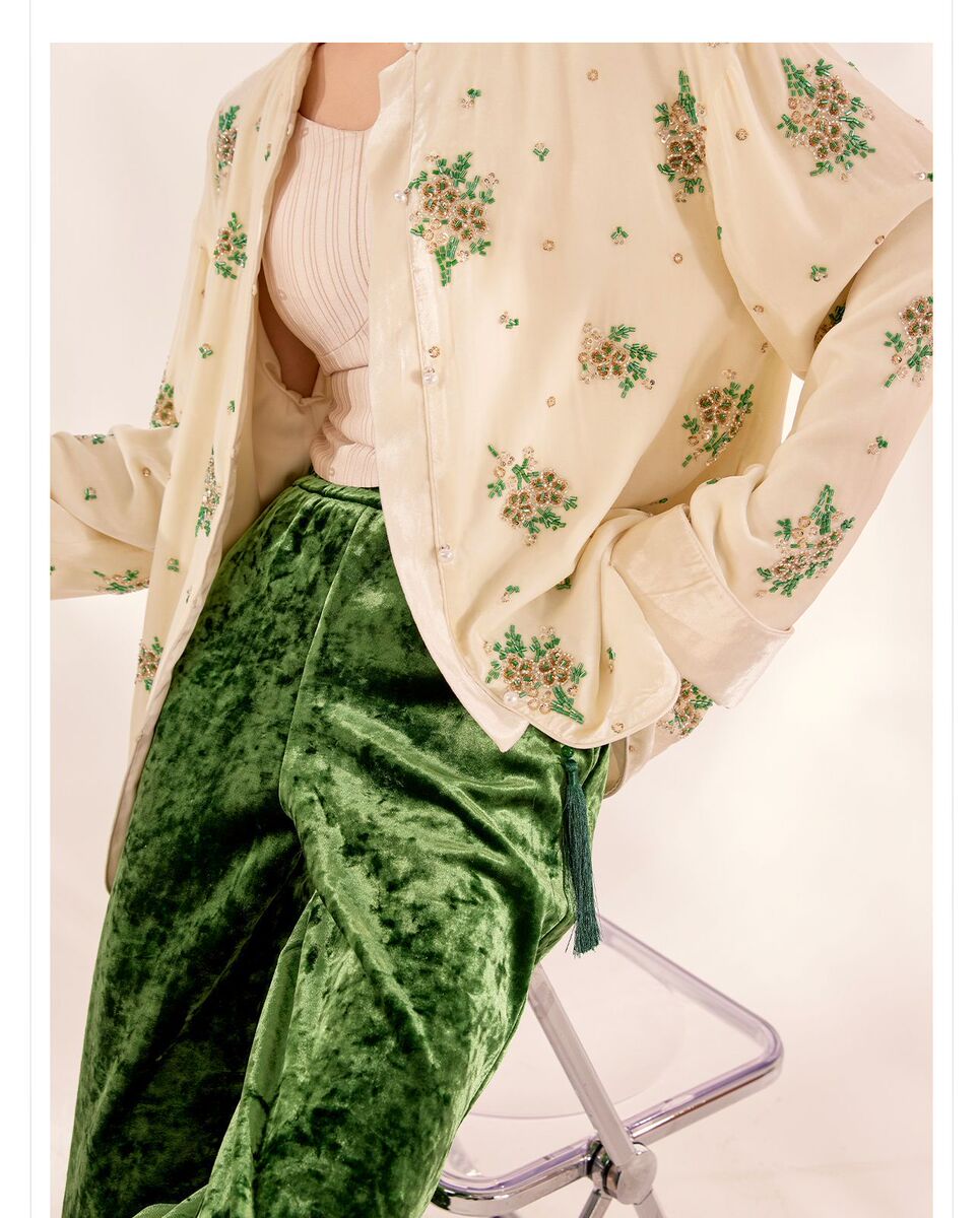 Áo sơ mi nữ lụa tơ tằm cổ đứng cài khuy kiểu cardigan thêu hoa — Dương Tây Đỏ (Giao Hàng Ngay)