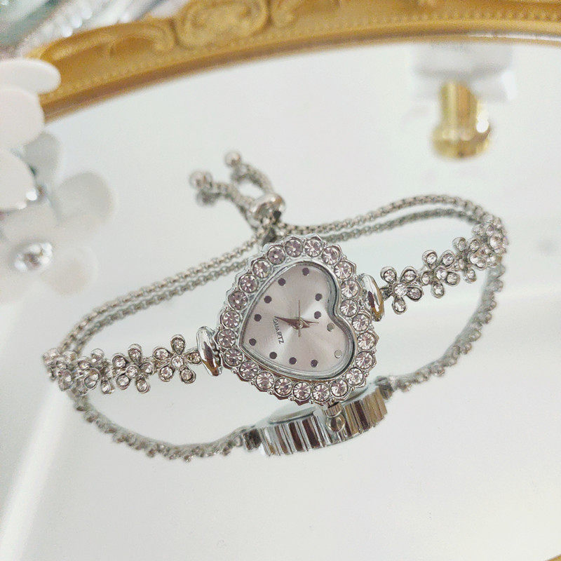 跨境外贸爆款爱心镶钻时尚女士手表抽拉式女款学生桃心手链表批发