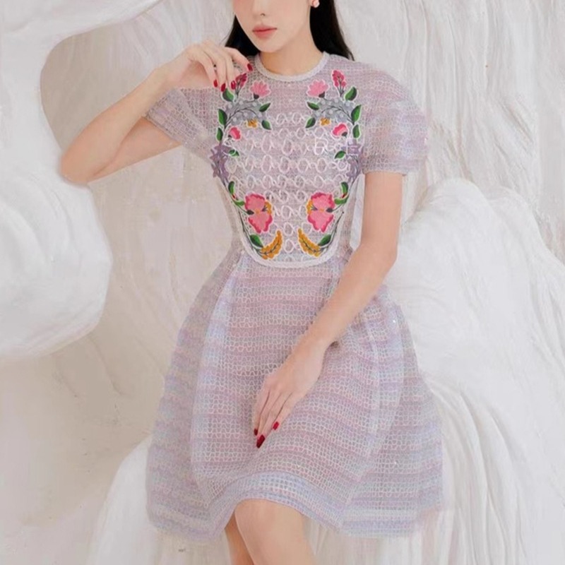 (Mới) Mã A3550 Giá 1420K: Váy Đầm Liền Thân Nữ Gutdi Dáng Ôm Body Gợi Cảm Sexy Tay Phồng Thêu Họa Tiết Hoa Thời Trang Nữ Chất Liệu G04 Sản Phẩm Mới, (Miễn Phí Vận Chuyển Toàn Quốc).