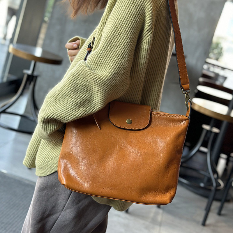 2025 Vintage Vegetable Tanned Cowhide Bag Women's Bag Genuine Leather Shoulder Crossbody Bag Simple Casual Large Capacity Dumpling Bag