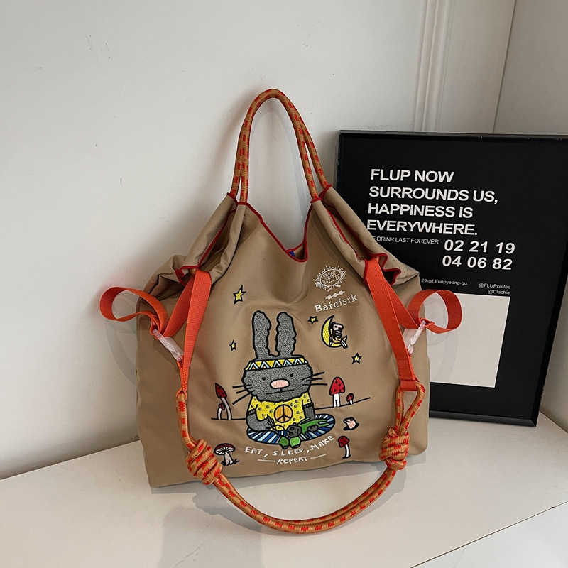 ウサギのカーキ