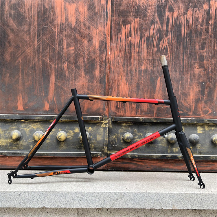 Cブレーキフレーム+マットカラフルなオレンジレッドのフロントフォーク