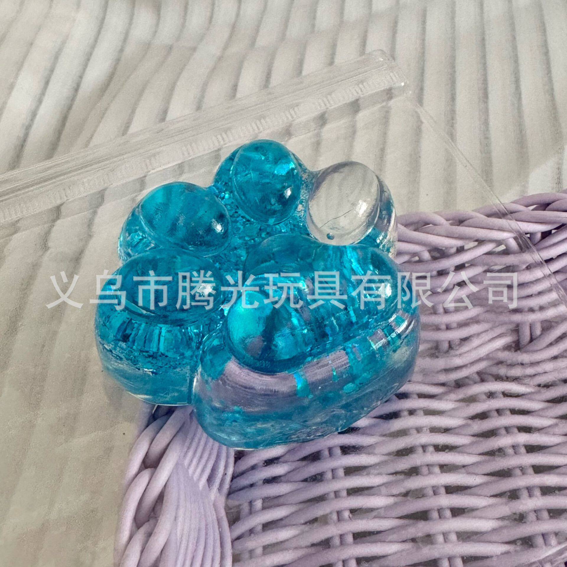 クリスタルブルーの猫の爪