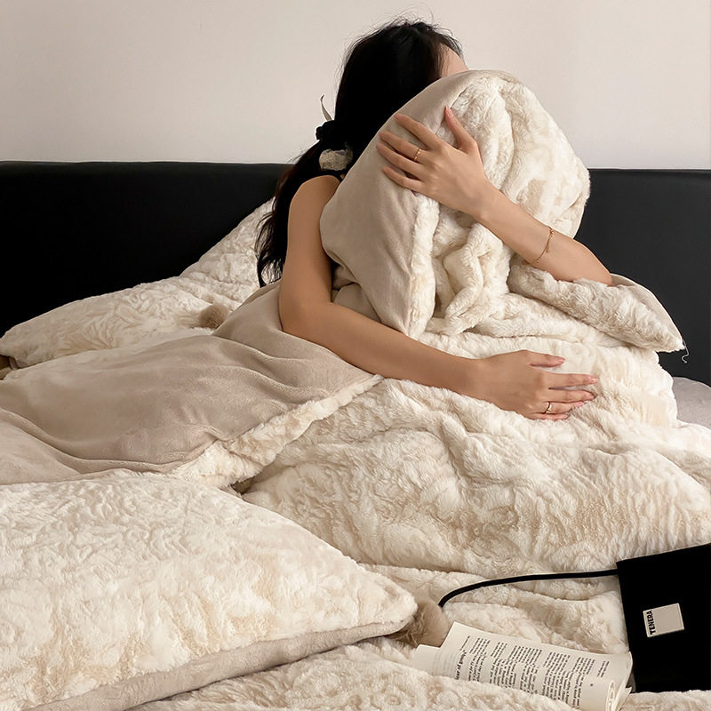 Double-Sided High-Weight Faux Rabbit Fur Carved Milk Velvet Four-Piece Set, Light Luxury Winter Warm Fur-Edged Duvet Cover Bedding