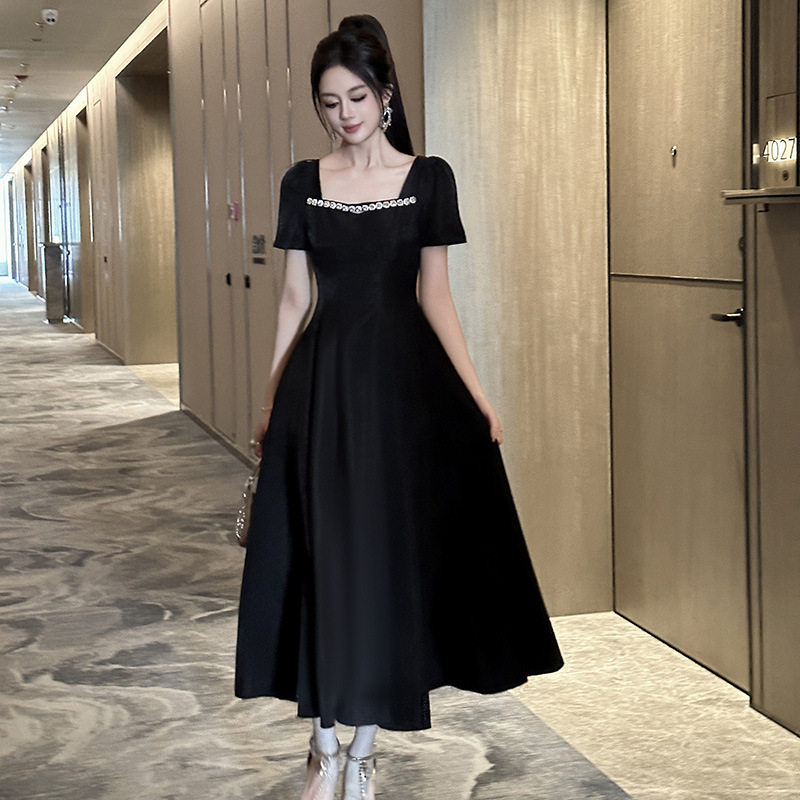 Đầm maxi nữ cổ vuông tay ngắn dáng chữ A cao eo — [Màu đen]