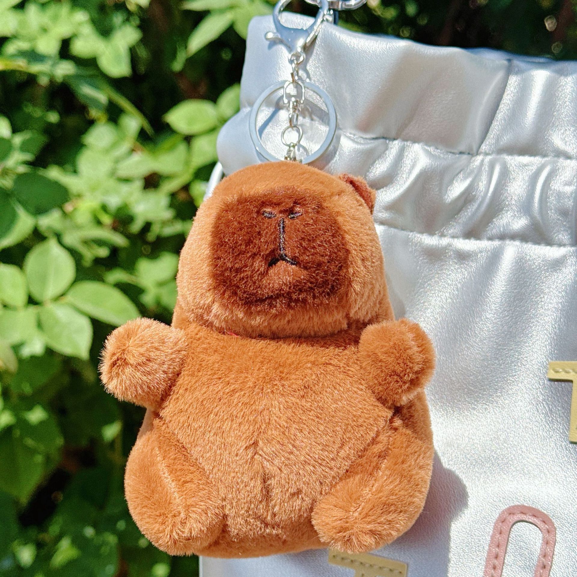 可爱卡皮巴拉公仔水豚鼠毛绒玩具玩偶钥匙扣书包挂件抓机娃娃批发