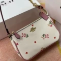 Small floral e gift box packaging + pearl chain extension chain
