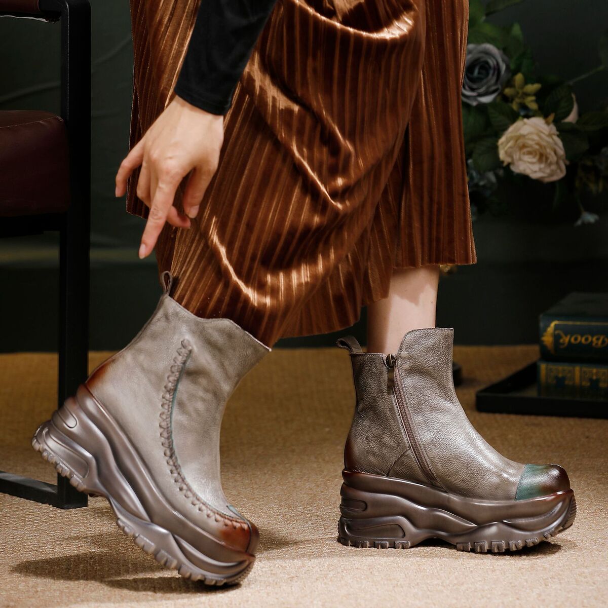 Boot nữ cổ thấp da bò thật đế dày tăng chiều cao, khóa kéo bên hông — màu xám