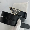 P-shaped gold buckle black bottom black belt