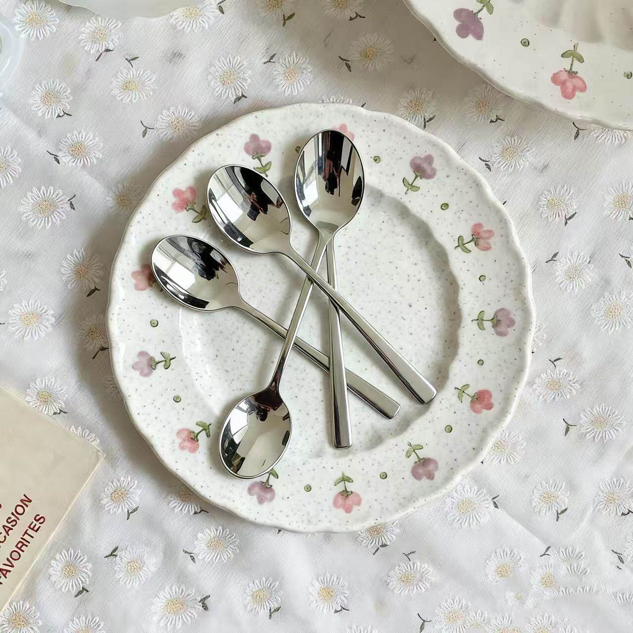 304 Stainless Steel Household Long-Handled Spoon, High Aesthetic Value, Suitable for Children, for Daily Use