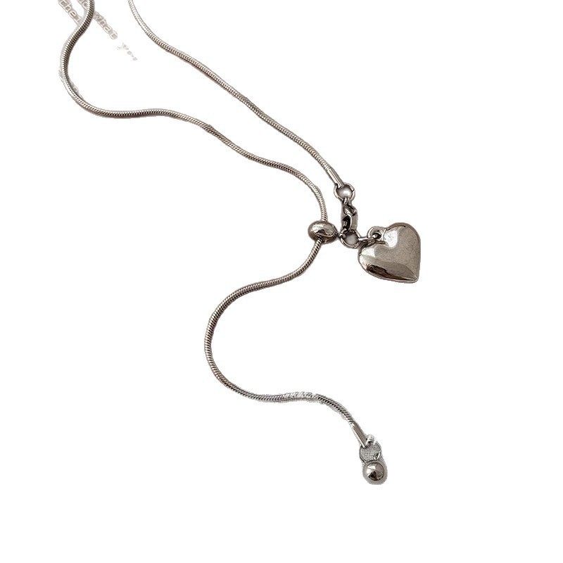 Simple Silver Heart Pendant Necklace, Light Luxury, Exquisite Niche Design, Fashionable Temperament, Versatile and Unique Necklace for Autumn and Winter