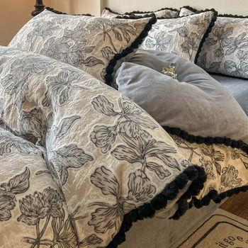 Retro Winter Milk Velvet Carved Thickeneded Four-Piece Set of Warm Coral Velvet Bed Sheetss, Quilt Covers, Fitted Bed Sheetss and Bedding