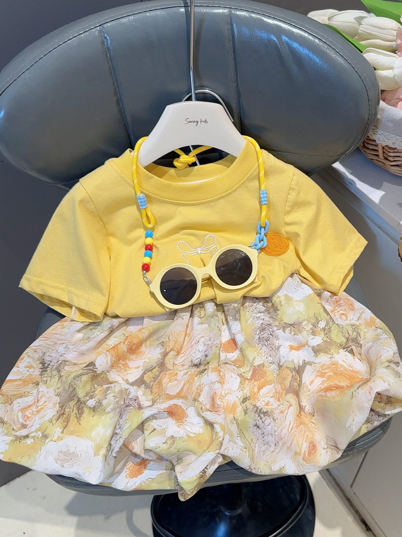 Girls' Summer Two-Piece Set, New Baby Girl Embroidered Cotton T-Shirt & Floral Oil Painting Bud Shorts Outfit