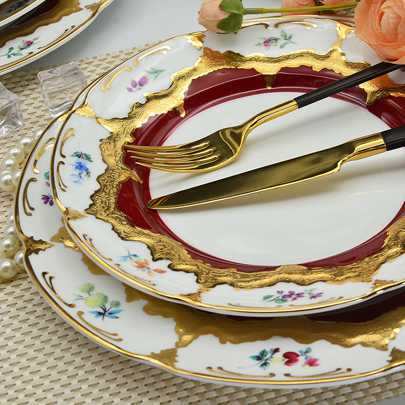 2025 New European Style Dishware Set for Home Use, Light Luxury High-End Bone China Embossed Gold Tableware Set for Housewarming
