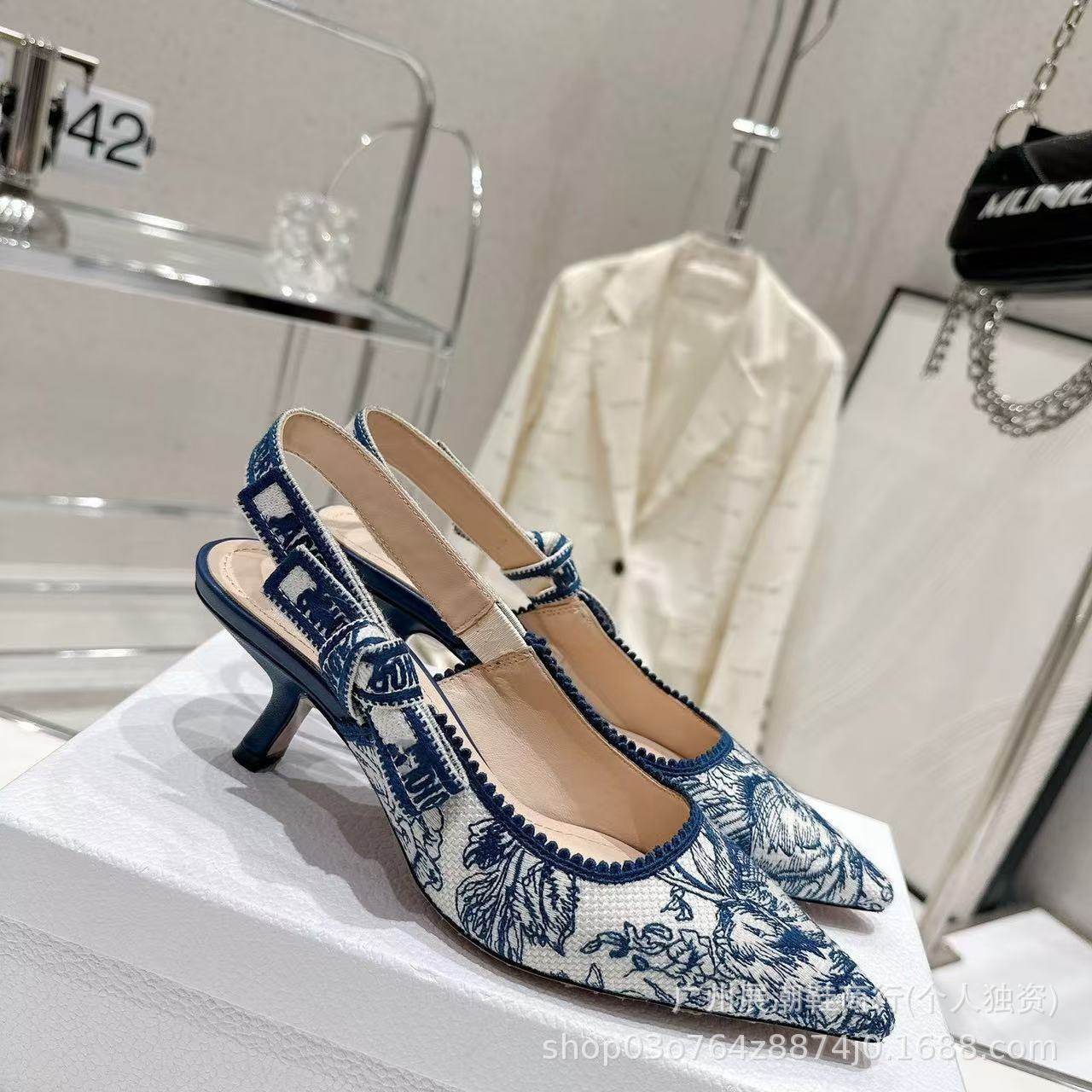 Lace Embroidered D Family Sandals Women 23 New Hollow Letter Pointed Bow Cat Heeled Sexy High Heeled