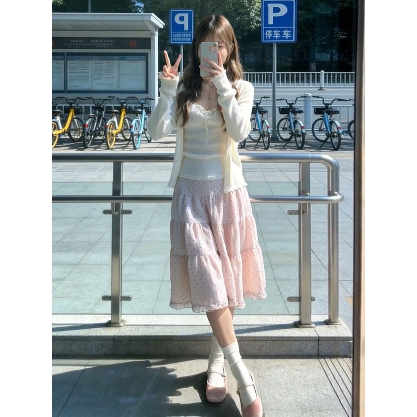 法式白色波点吊带韩系穿搭套装裙子女2026新款春季独特漂亮巨好看