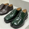 Dark green/lace-up style
