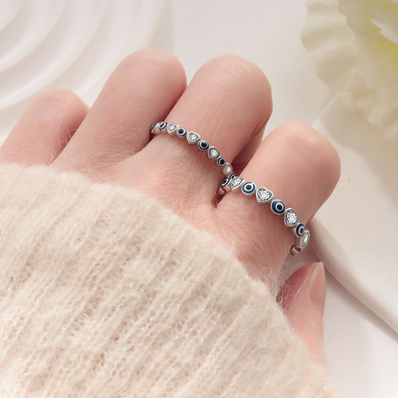 欧美跨境新款恶魔之眼爱心戒指女镶钻滴胶轻奢设计感指环现货批发