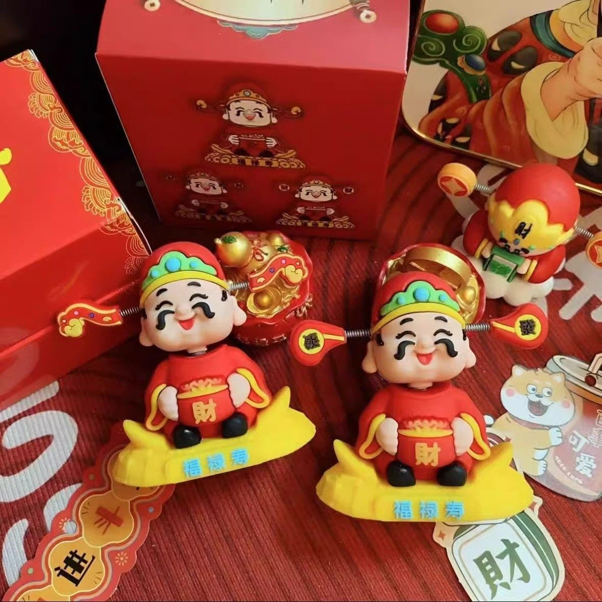 2025新款国潮小财神车内中控台装饰品摇头财神爷汽车摆件车载卡通