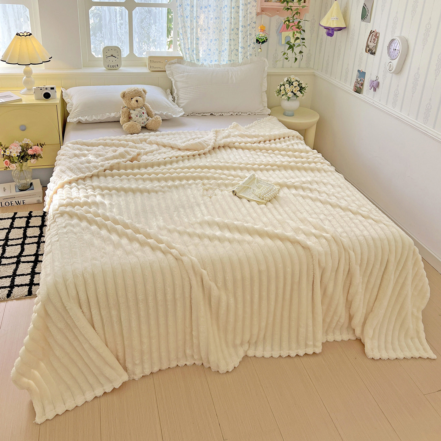 Winter Rabbit Plush Thickeneded Warm Bed Sheets Blanket Flannel Milk Velvet Home Dormitory Multi-Functional Plush Blanket