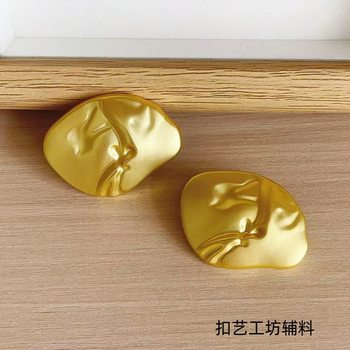 Irregular High-End Metal Buttons with a Unique Design, Fashionable and Exquisite Small Chanel-Style Wool Coat, Jacket, Trench Coat with Hand-Sewn Buttons