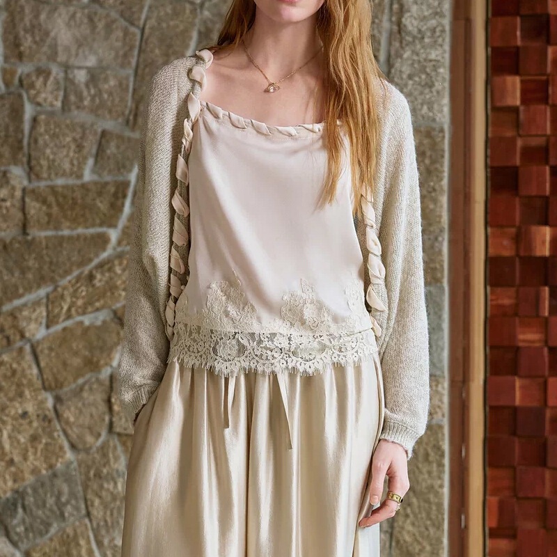 Áo cardigan nữ dệt kim cổ chữ V thắt nơ viền ren dáng rộng — Màu be nhạt