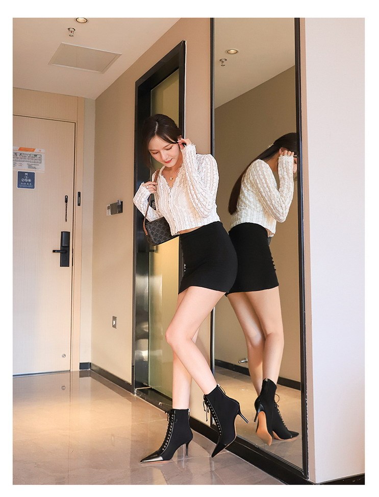 Boot nữ cổ thấp mũi nhọn gót cao phối dây buộc chéo, khóa kéo sau — Màu đen