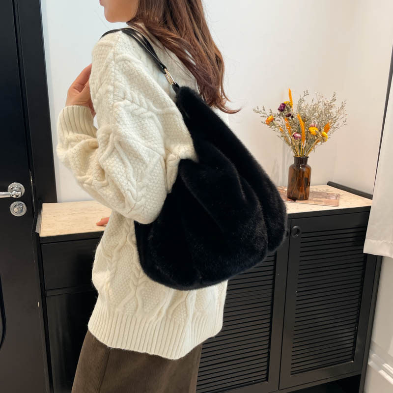 2024 autumn and winter new fluffy bag niche design fluffy underarm women's bag shoulder bag cross-border trendy dumpling bag