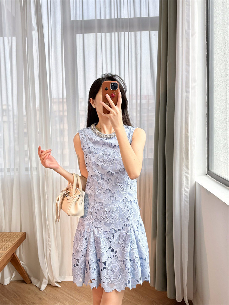 Đầm maxi nữ thắt eo cổ tròn không tay chất liệu ren hoa 3D — Xanh thiên thanh chi tiết 5