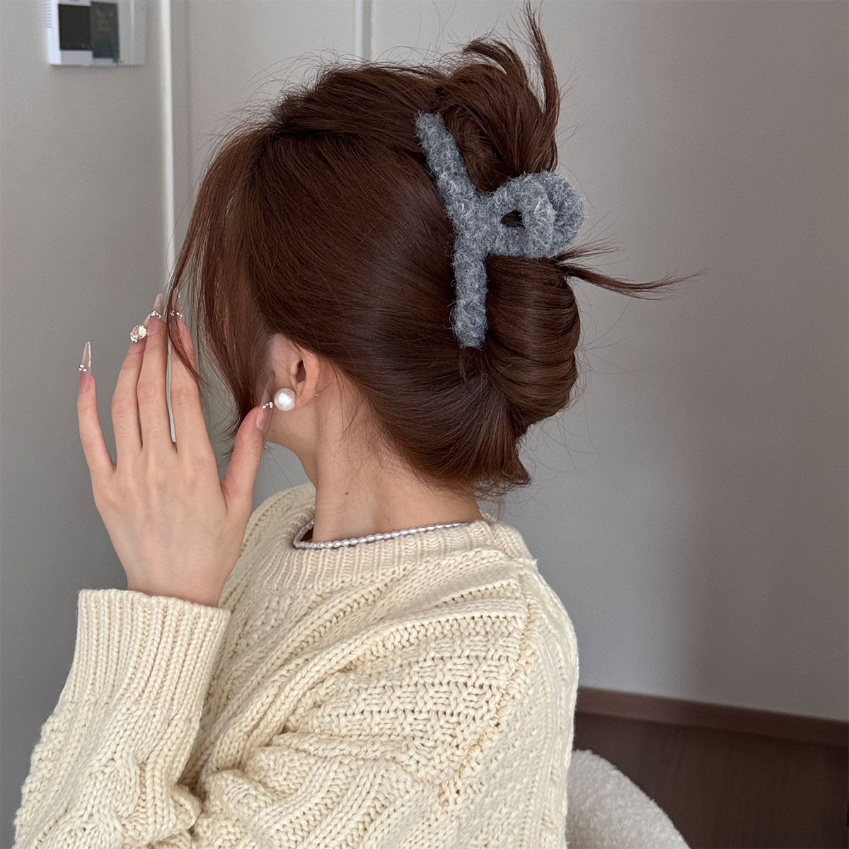 Korean Simple Autumn and Winter Plush Pure Color Hairpin New Half-Tied Hair Ball Head Elegant Elegant Shark Clip Hair Accessories