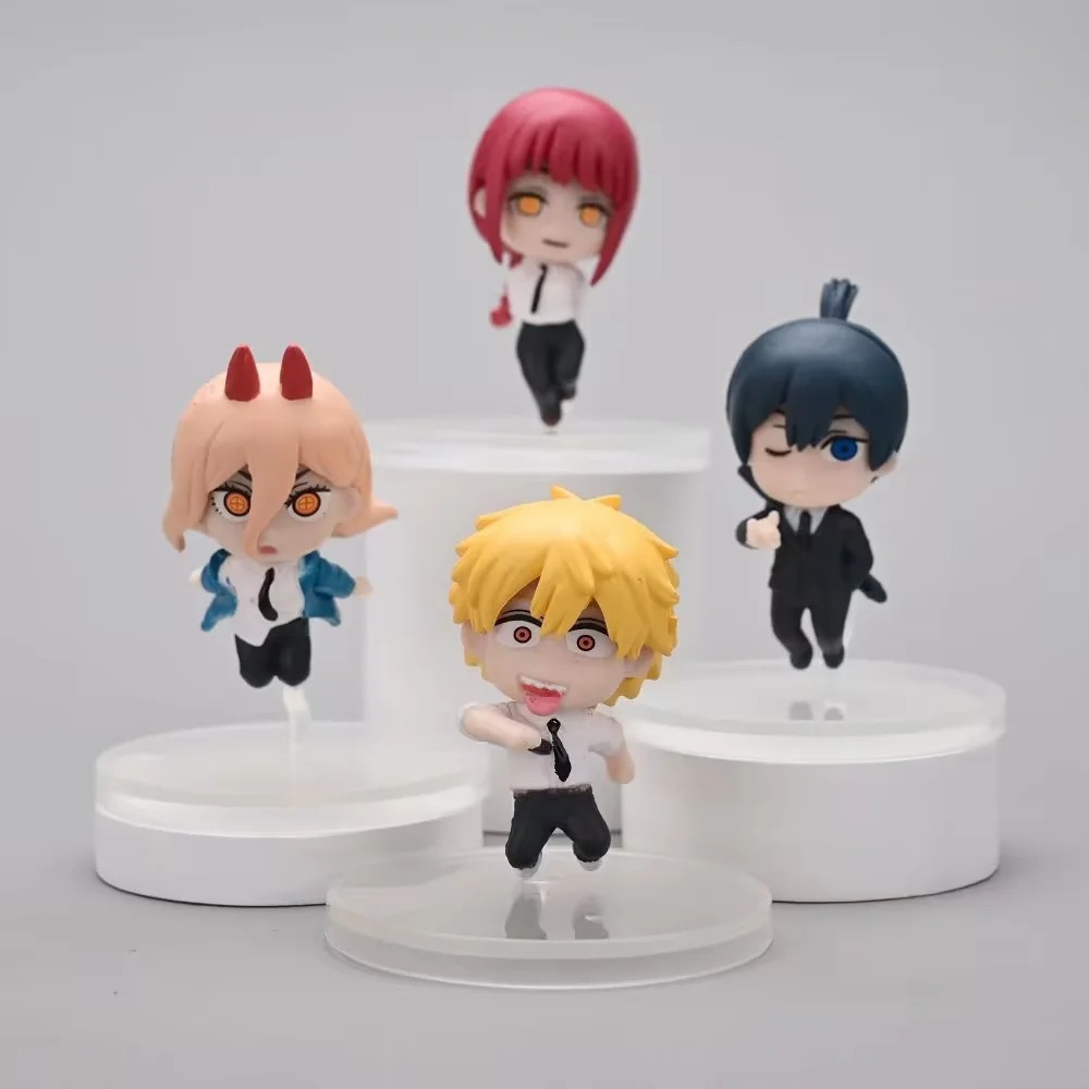 4種類のチェーンソー人がジャンプする