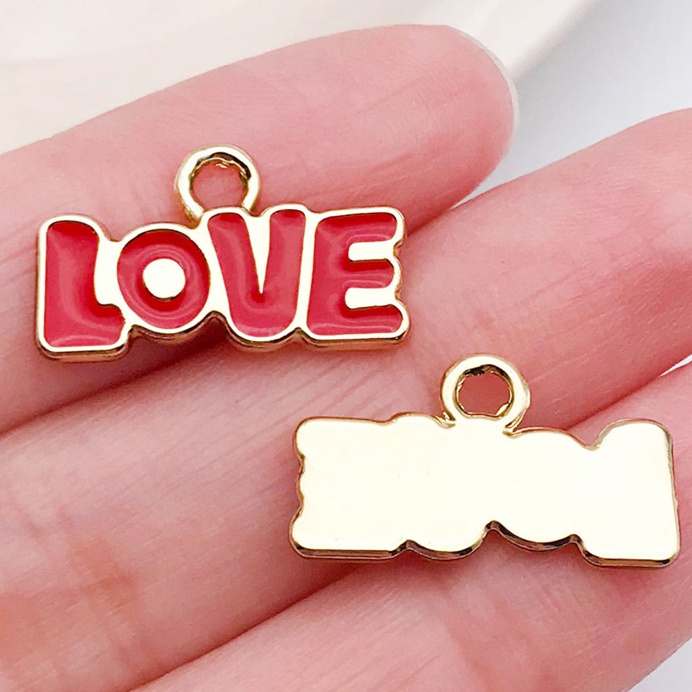 混50个红粉爱心桃心饰品配件 diy手链钥匙扣项链吊坠合金滴油挂件