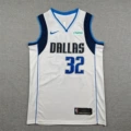 Maverick 32 white