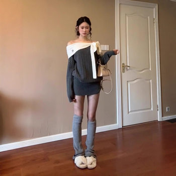 Gray One-Shoulder Long-Sleeved Knitted Dress for Women in Autumn and Winter, Small Waist, Slim Fit, Hip-Hugging Short Skirt, Early Autum