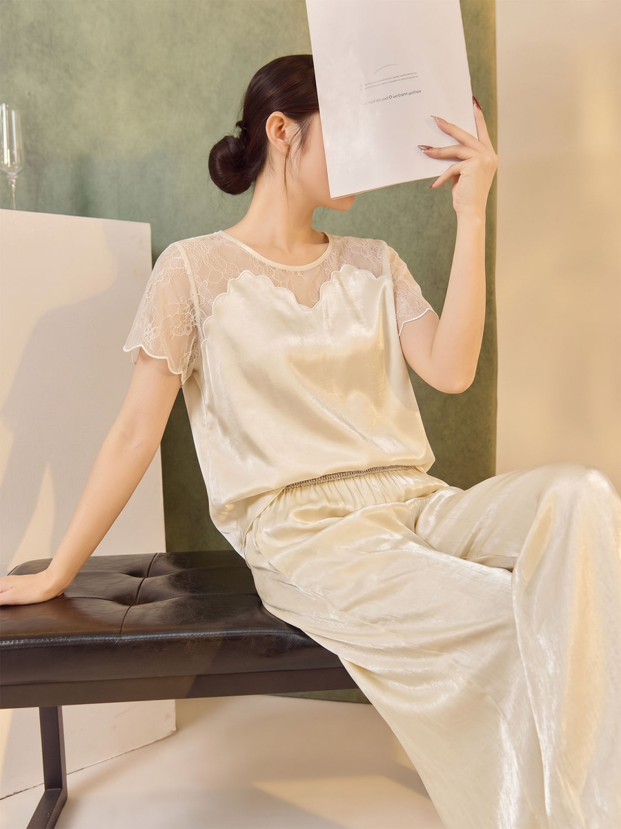 Áo thun nữ cổ V phối ren tay ngắn dáng suông — Đen cao cấp, Màu trắng ngà