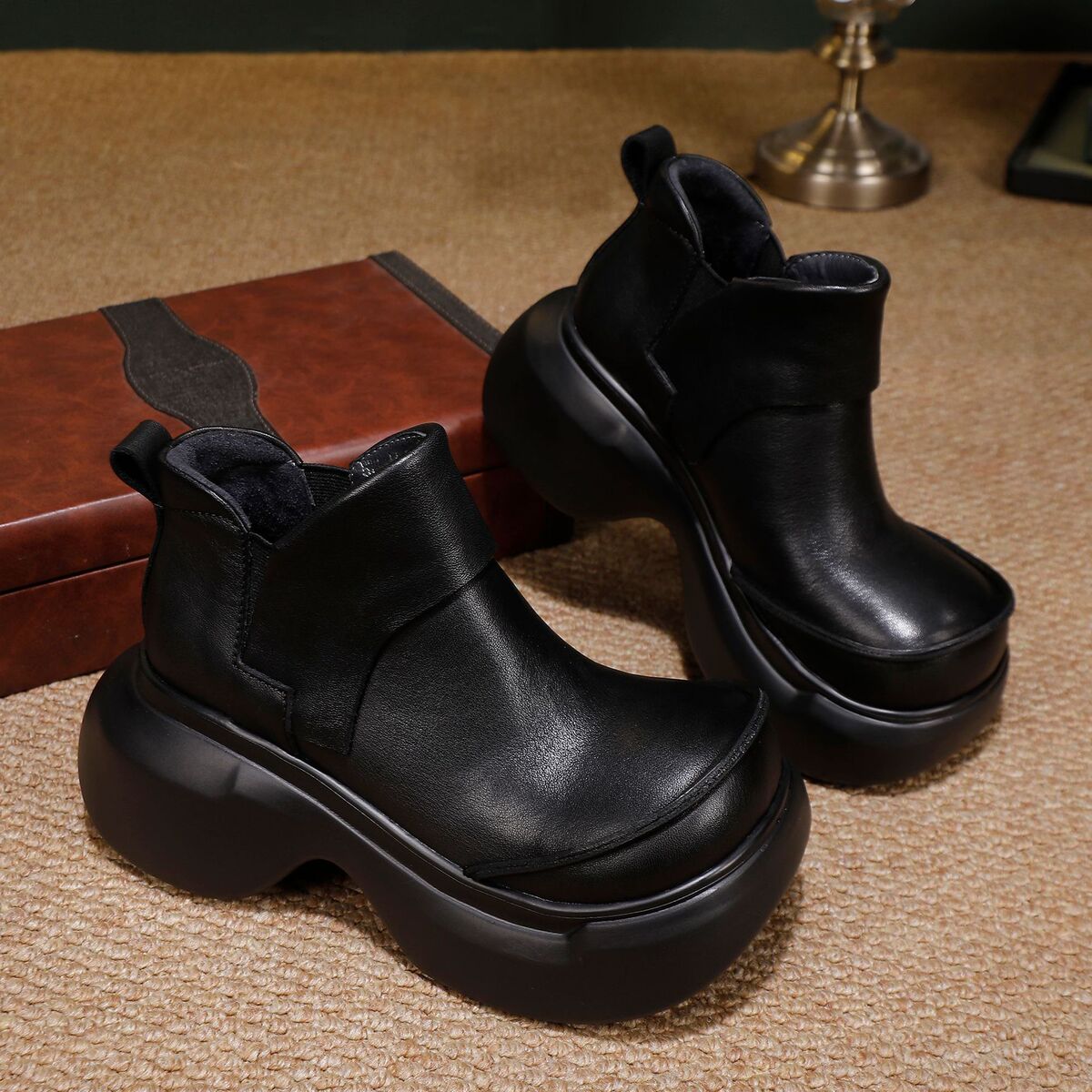 Boot nữ cổ ngắn da bò thật đế dày tăng chiều cao — màu đen, Màu nâu