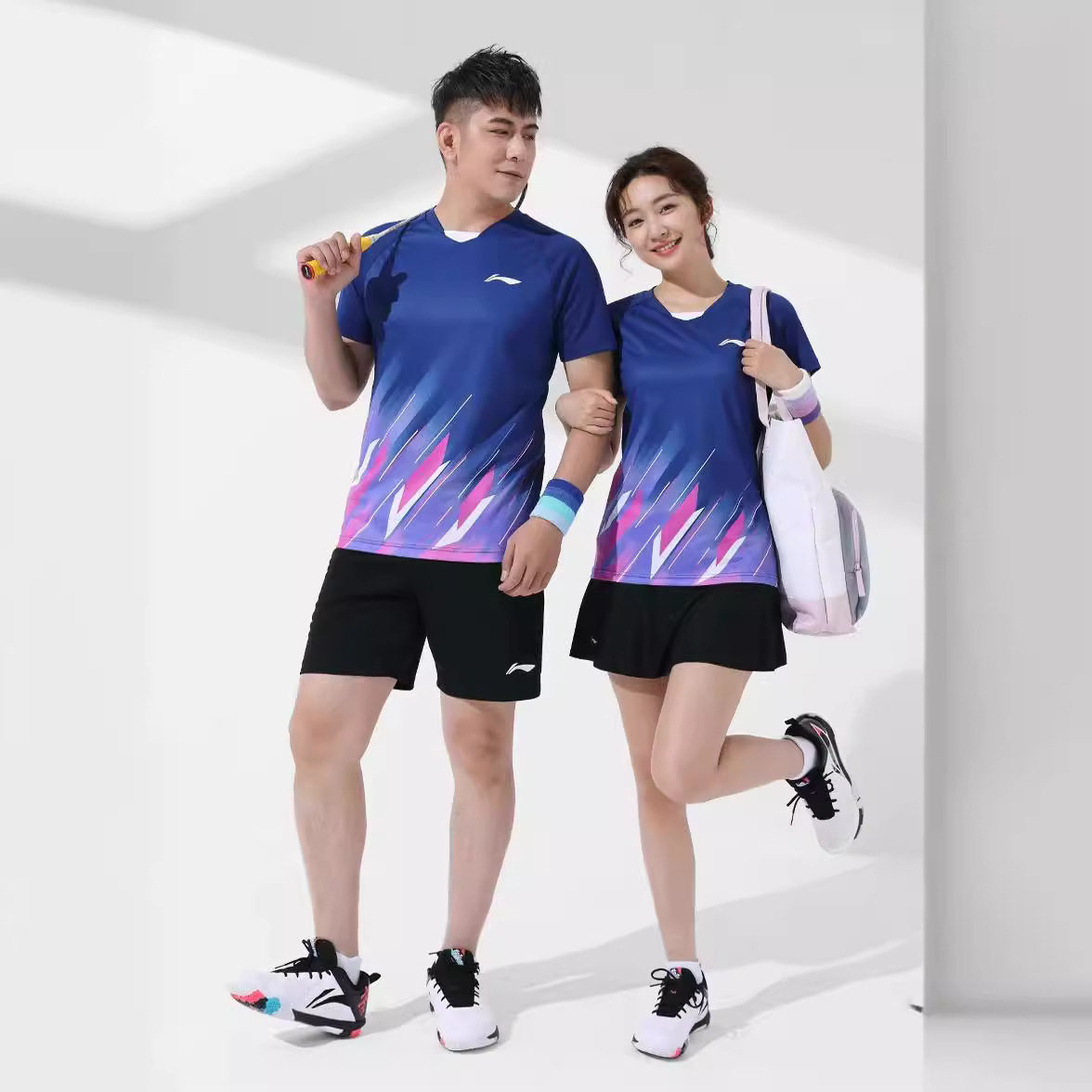 ชุดกีฬาแบดมินตันจาก Li Ning สำหรับการซื้อเป็นกลุ่ม เสื้อผ้าสำหรับการฝึกซ้อมแบดมินตัน ชุดแขนสั้นจาก Li Ning ชุดแข่งขันสำหรับฤดูร้อน ฤดูใบไม้ผลิ และฤดูใบไม้ร่วง