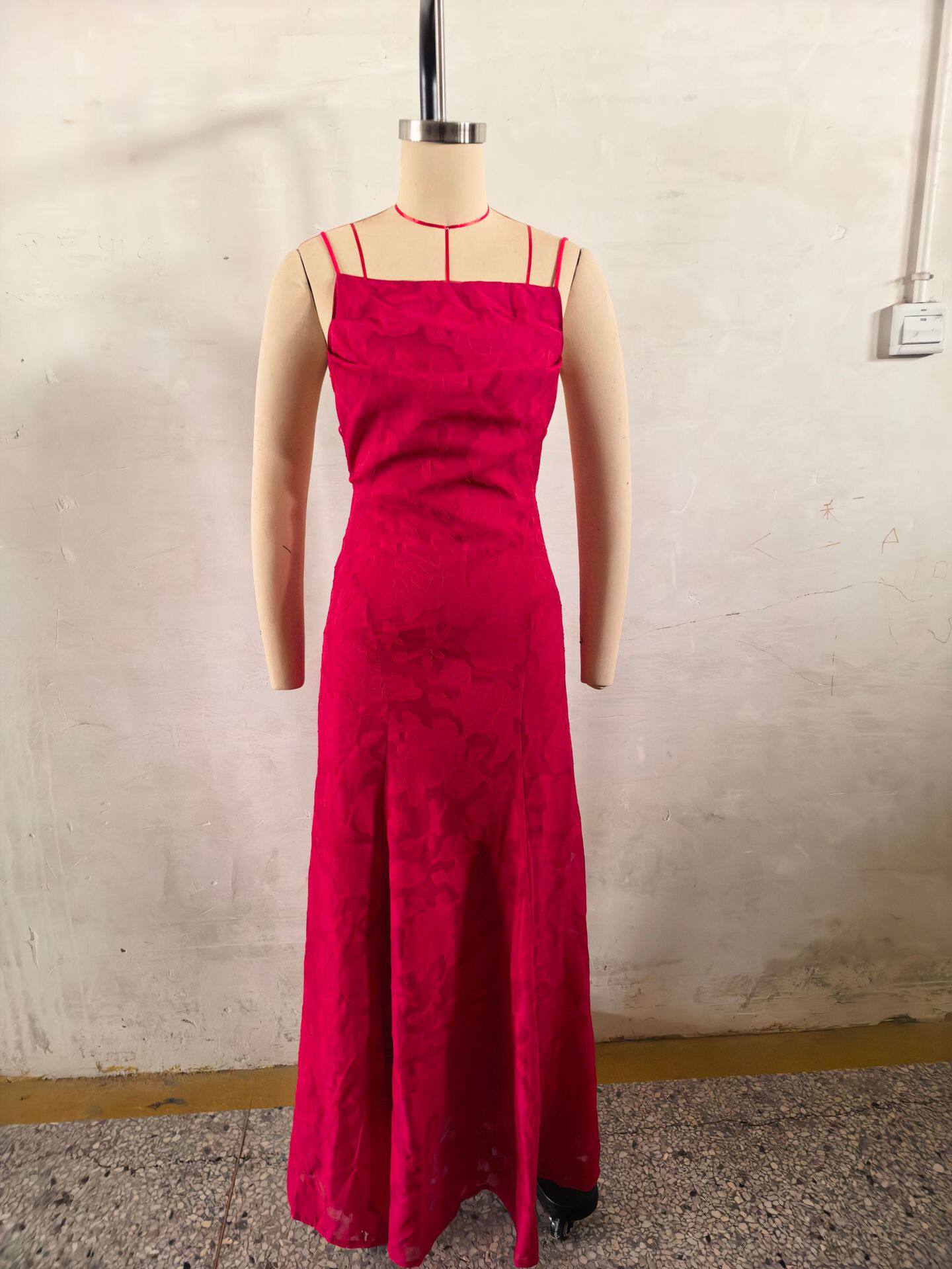 跨境亚马逊欧美风女装新款时尚百搭辣妹风酒红色性感吊带裙