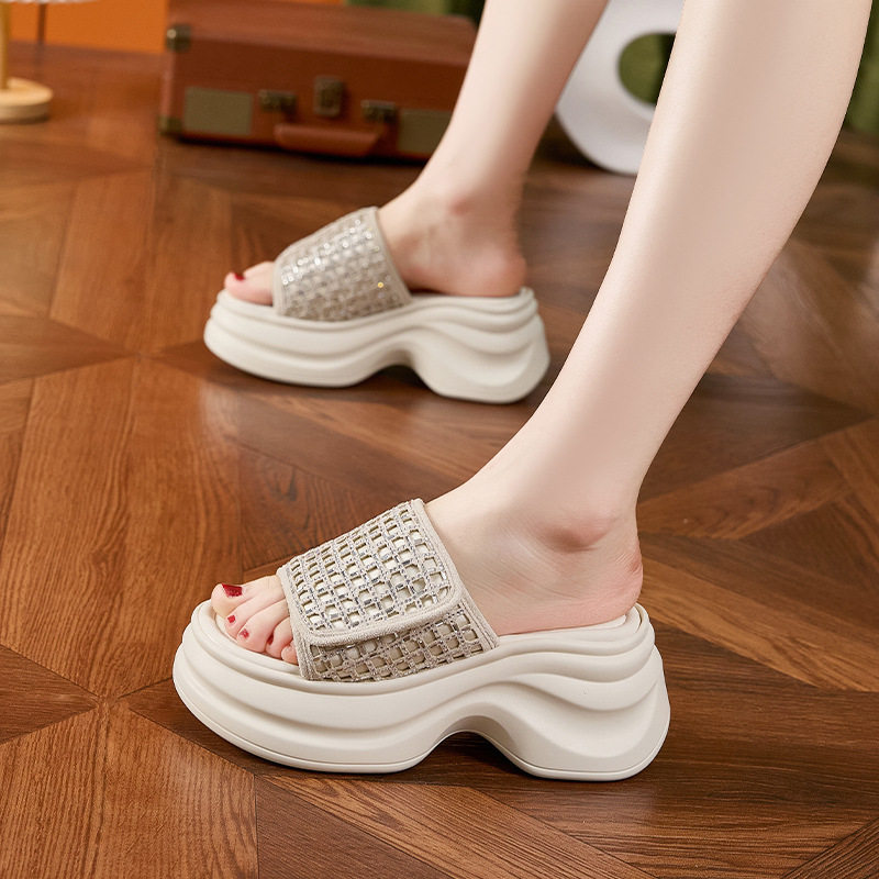 Dép sandal nữ quai chữ V đơn giản, chất liệu PU, đế xốp nhẹ — Trắng, Đen