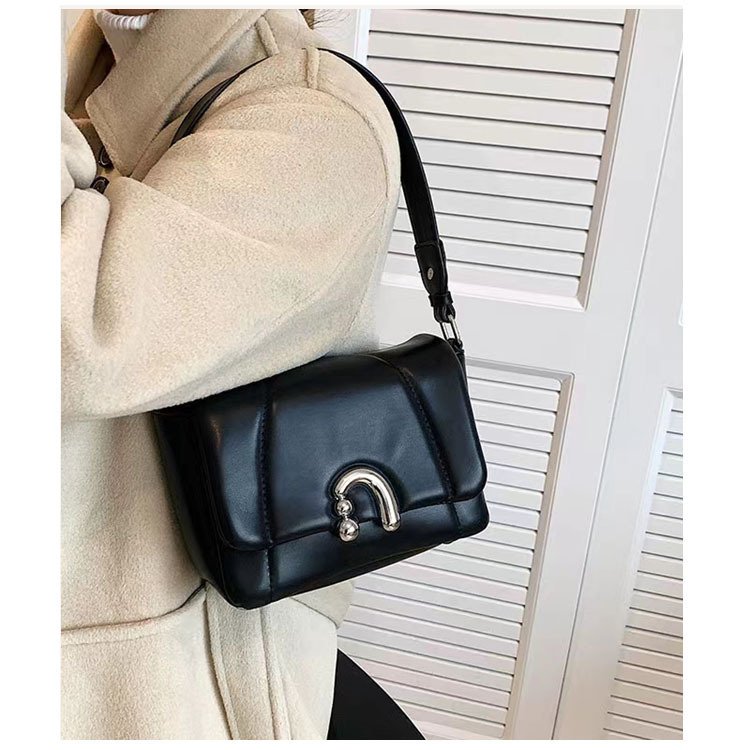 Super Hot High-End Armpit Bag Zhao Lusi's Same Niche Shoulder Bag Quilted Women's Bag Hand-Held Flower Roll Bag 12 O1CN01FyzFuR1DZO1KOvEH3 !!2217511990230 0 cib