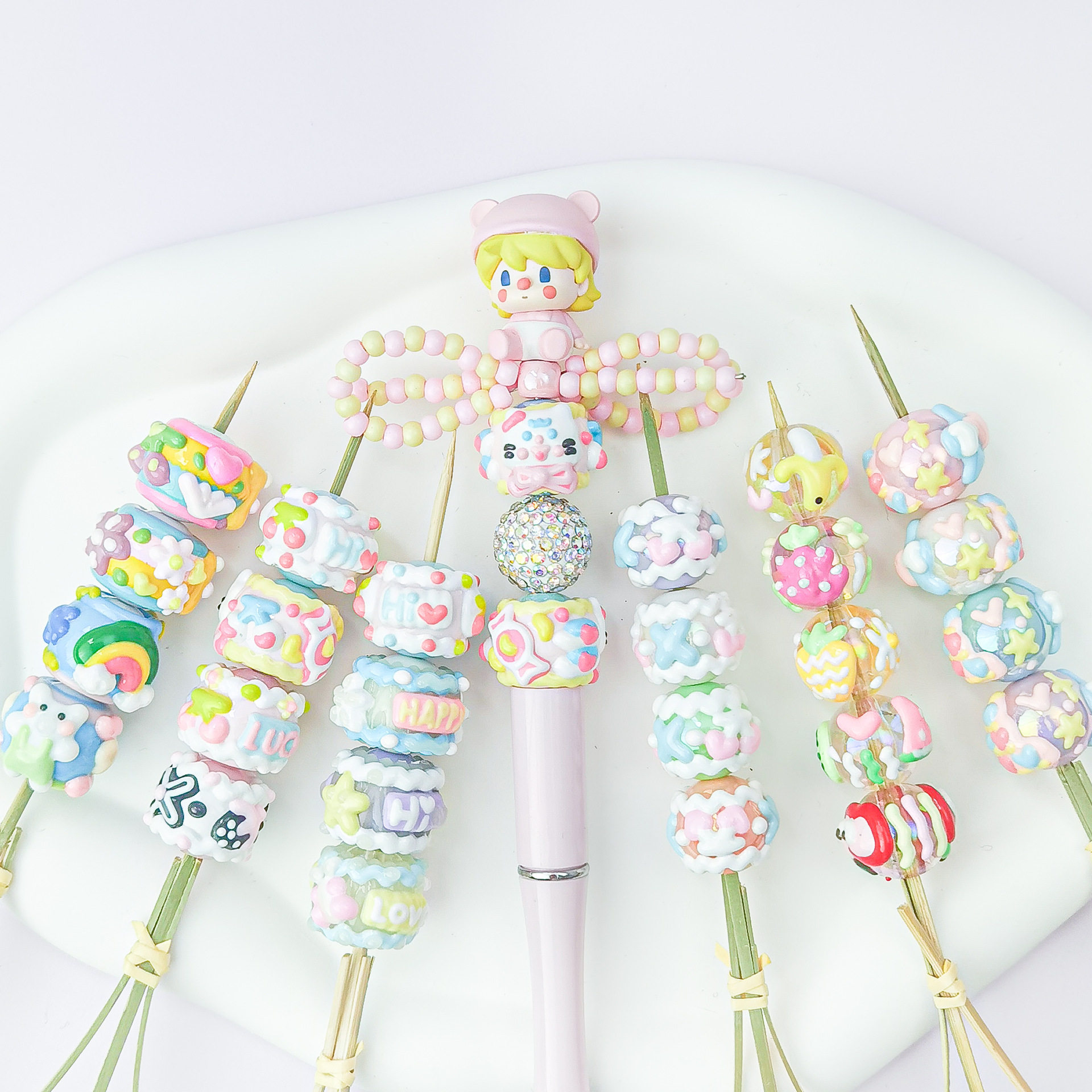 ดีไซน์การ์ตูนน่ารัก สีเจลลี่ สุดอินเทรนด์ ของเล่น DIY ปากกาสุดน่ารัก ของประดับห้อยโทรศัพท์มือถือ ลูกปัดทรงกลม ลูกปัดหลากสี ลูกปัดเขียนด้วยมือแบบเนื้อน้ำมันหนัก