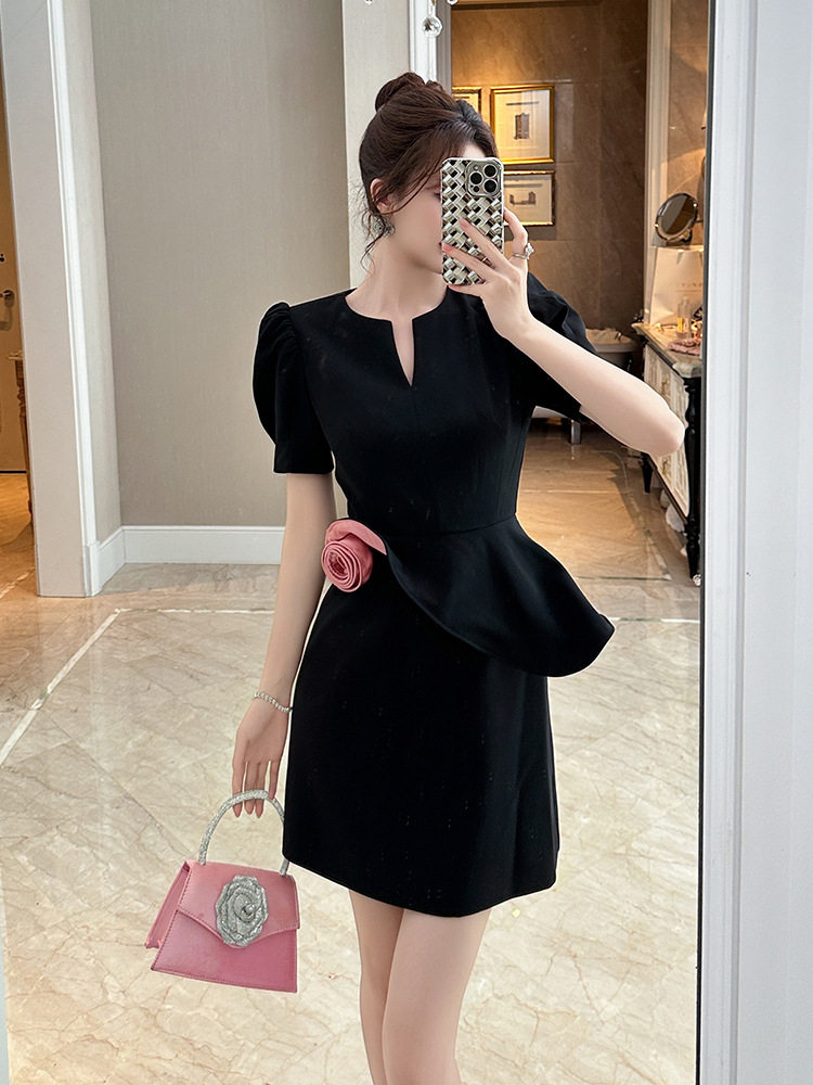 Đầm suông nữ midi cổ tròn tay bồng, thiết kế dáng chữ A, họa tiết hoa mùa hè — [Màu đen]
