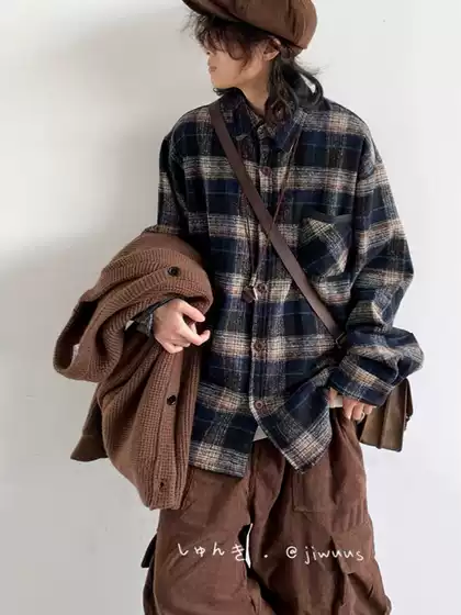 Autumn and Winter Japanese Retro College Style Woolen Plaid Shirts for Men and Women, Loose and Versatile Neutral Plaid Long-Sleeved Shirts