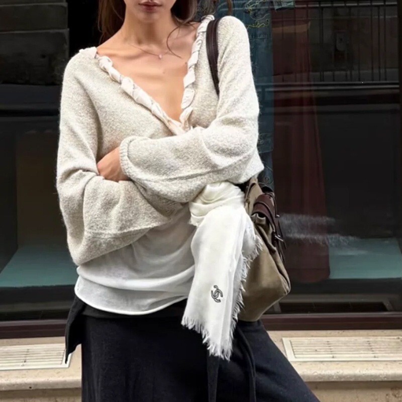 Áo cardigan nữ dệt kim cổ chữ V thắt nơ viền ren dáng rộng — Màu be nhạt