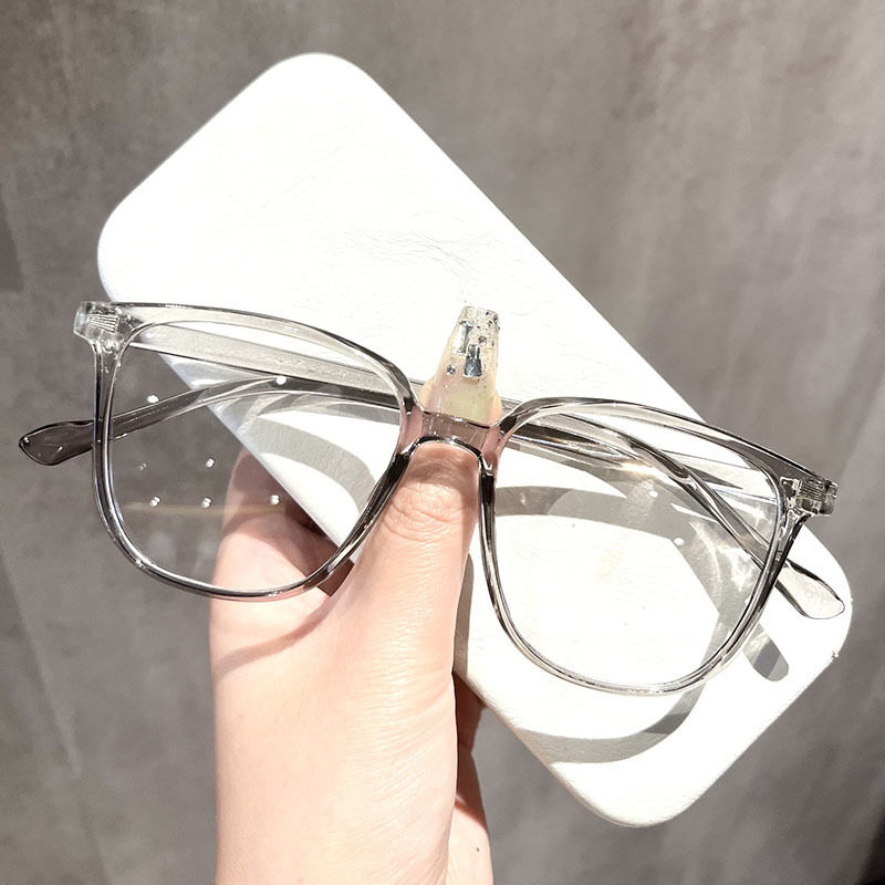 Tiktok Glasses for Nearsighted Women Can Be Equipped with Large-Frame Lenses That Make the Face Look Smaller, Featuring a Transparent Frame That Is Ultra-Light and Slimming