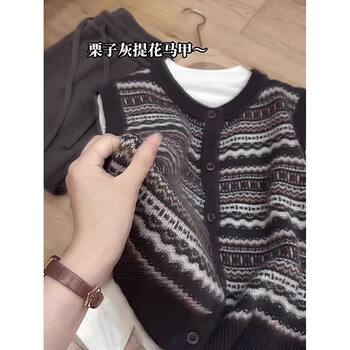 European Heavy-Duty 2025 Winter New Women's Jacquard Knitted Vest Vest High-End Wear Beautiful Tops Trendy